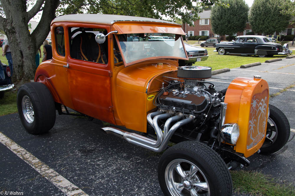 Elwood Indiana Glass Festival RJ's Corner